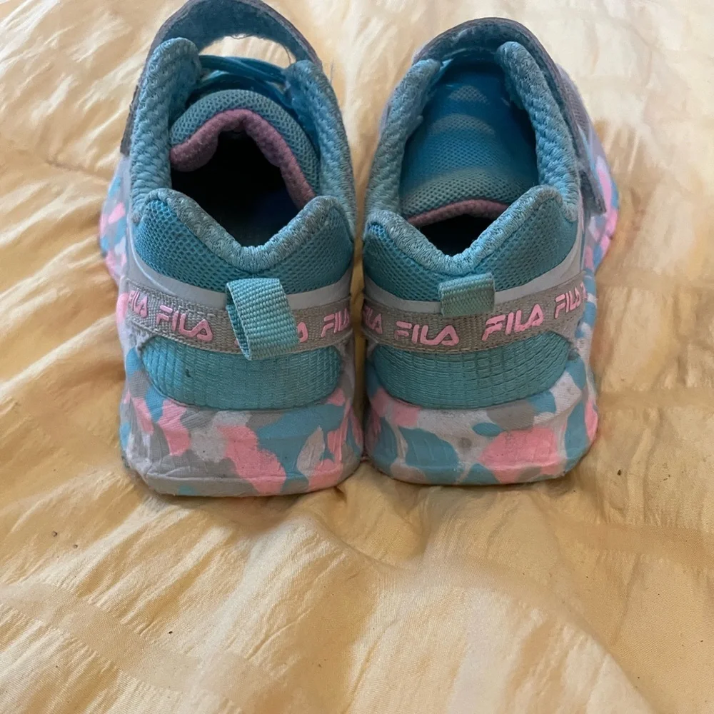 Fila Little Girls‎ Tennis shoes Sneakers Velcro closure size 8